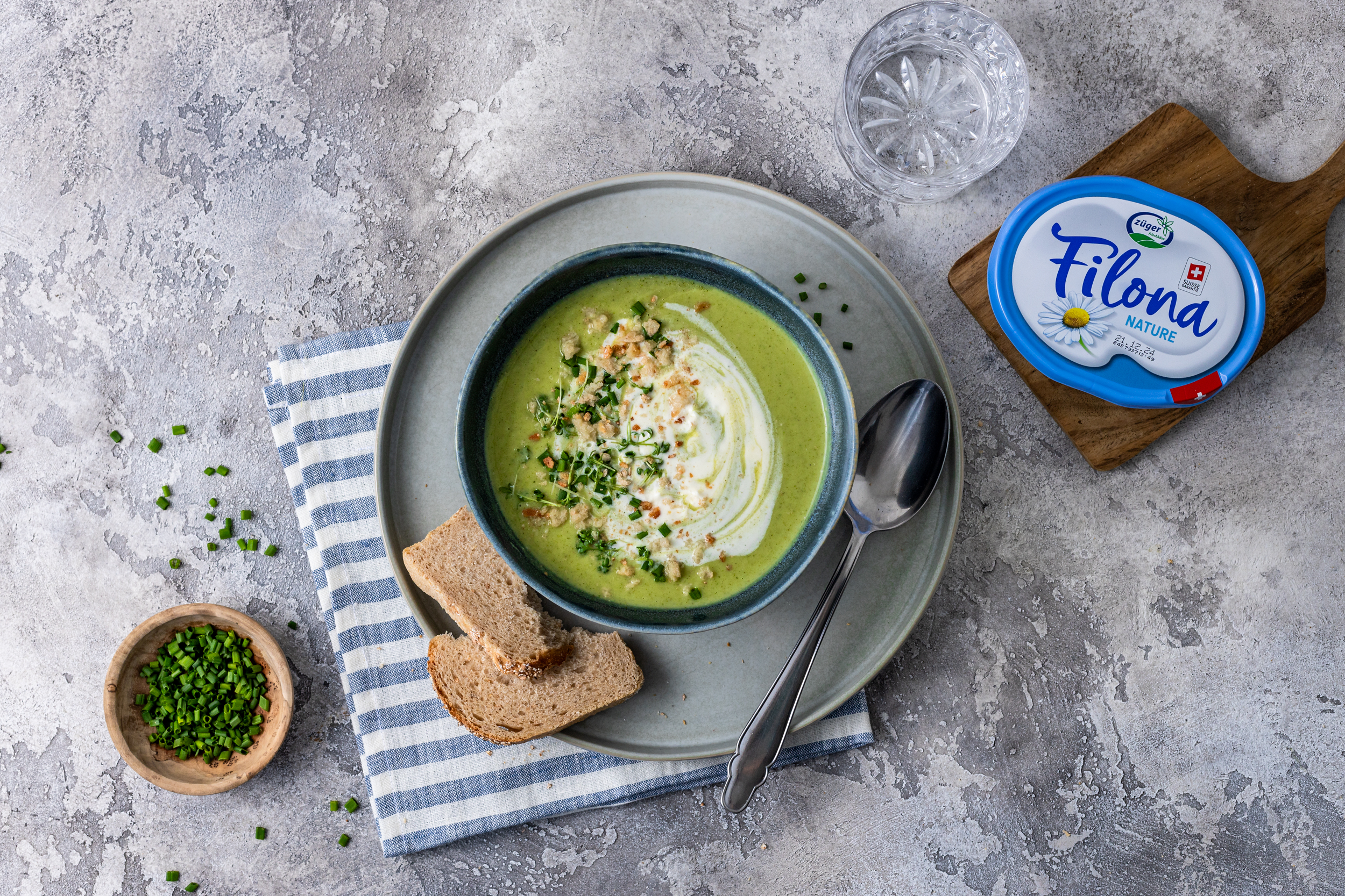 Brokkolicremesuppe mit Frischkäse